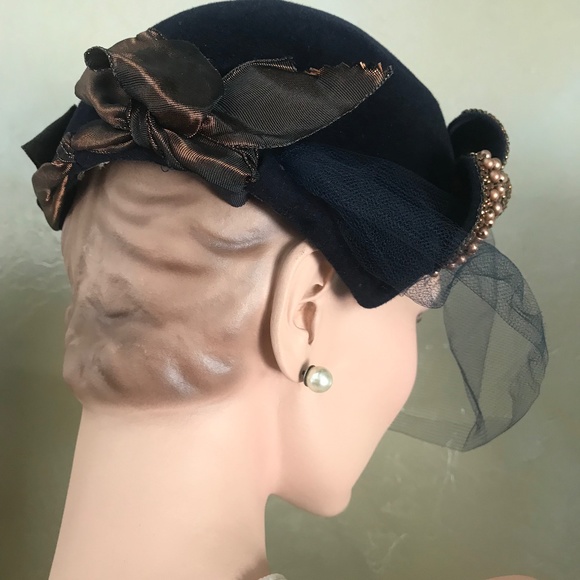 CHIC 1950s\' NAVY VELOUR FELT TOQUE - COPPER COLORED PEARL & BOW TRIM + NAVY VEIL main image 12